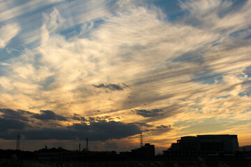 夕日に染まった雲「大阪空港」