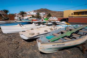 Fototapeta na wymiar Colorful boats on a desert island