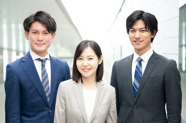 男女のビジネスパーソン
