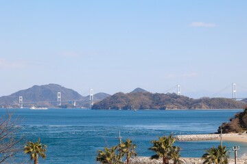 大角海浜公園から見た来島海峡大橋　愛媛県今治市　コピースペースあり