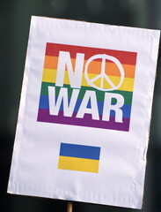 Schild auf einer Ukraine-Demo: "NO WAR"