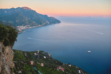 Fototapeta na wymiar Beautiful landscape of beautiful Italy on the sea cliffs and the city