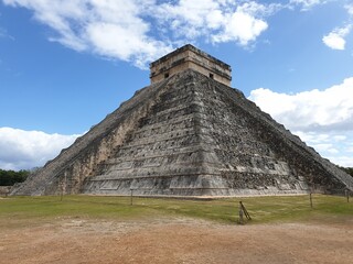 Fototapeta na wymiar Citzen Itza Maya Temple Yucatán Mexico
