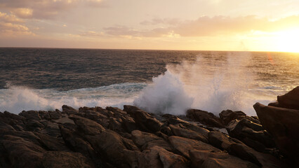Obraz premium Rocky ocean landscapes at sunset in Margaret River, Western Australia.