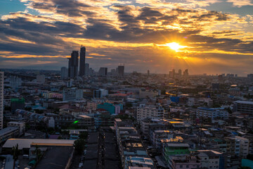 Obraz premium abstract background view of the colorful twilight sky.In the evening, the colorful changes (pink, orange, yellow, purple, sky) merge into the beauty of nature