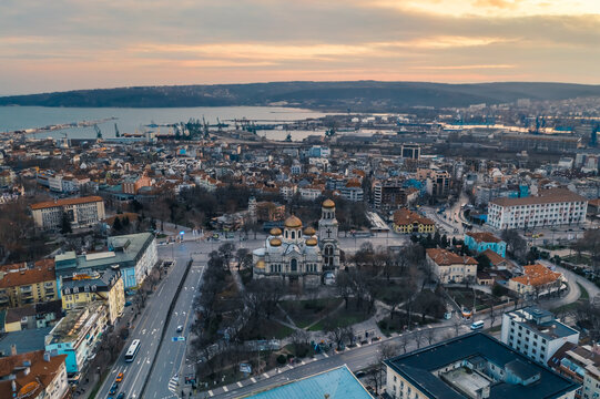 Panoramic Dawn view of Varna city. Famous monument of comunist party and beatiful skyline . Colorful morning scene of Bulgaria, Europe. Traveling concept background. © Veliko