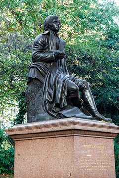 Robert Burns (Rabbie Burns) Statue In Savoy Place London England UK  The Scottish Poet Who Wrote Auld Lang Syne , Stock Photo Image