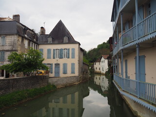 Fototapeta na wymiar Salies de Bearn, Francia. Localidad francesa a orillas del rio Saleys.
