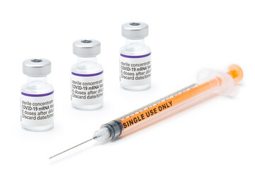 新型コロナウイルスワクチンのイメージ（バイアルとシリンジ／注射器）