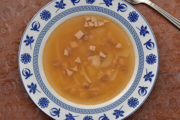 пасхальная весенняя композиция из солнышка и яйцо и вербы