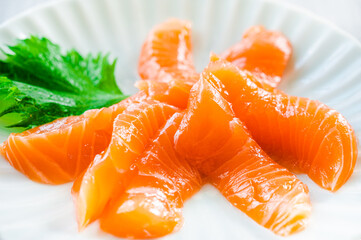 サーモンの刺し身