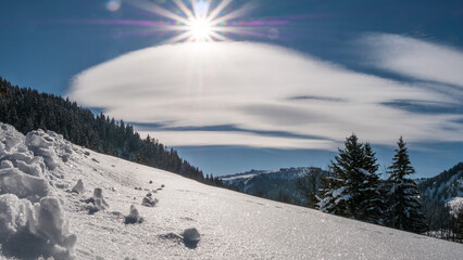 belle forme de nuage dans le ciel d'hiver