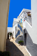One of the charms of the Greek islands of the Cyclades (here, the island of Tinos), in the heart of the Aegean Sea, are the narrow streets: white houses, small flowered balconies and cobbled stairs