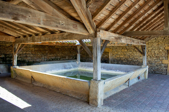 Lavoir &agrave; Oingt dans le Beaujolais