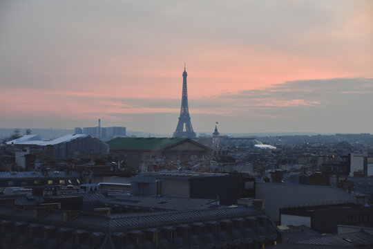 Foto de la Torre Eiffel con el atardecer, París, Francia