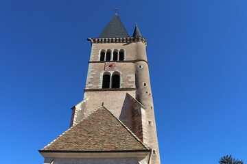 Fototapeta na wymiar L'église catholique Notre Dame, construite au 16ème siècle, vue de l'extérieur, ville de Cuisery, département de Saône et Loire, France
