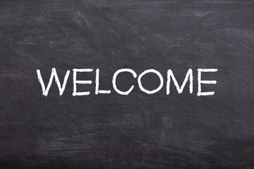 Obraz premium Welcome sign in chalkboard hand-written classroom 