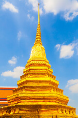 Fototapeta premium Golden stupa close up