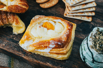 viennese bill on wood base