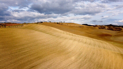 Fototapeta na wymiar Colorful Tuscany - the typical view over the rural fields of the Acconia desert in Italy