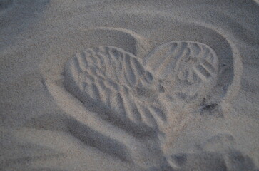 Fototapeta na wymiar A heart drawn in the sand