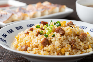 パラ、ふわ、しっとりのチャーハンと餃子のセット