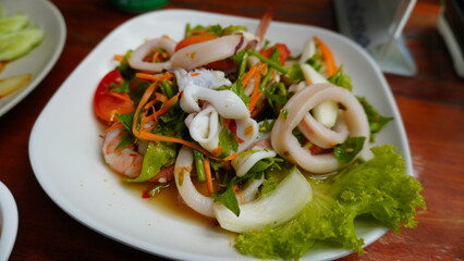 salad with Squids