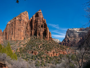Fototapeta premium View of Zion Famous Peaks With Clear Blue Skies
