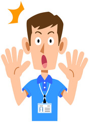 半袖のポロシャツ姿でネームタグを身に着けた男性スタッフの驚く仕草
