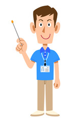 半袖のポロシャツ姿でネームタグを身に着けた男性スタッフの指し棒を持つ仕草
