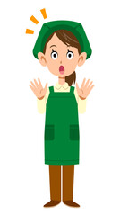 驚くスーパーマーケットの女性店員
