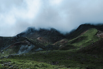 山の風景　雲　緑