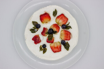 Wonderful biscuit cake with strawberries