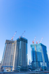 Fototapeta na wymiar Tower condominium under construction and large crane_03