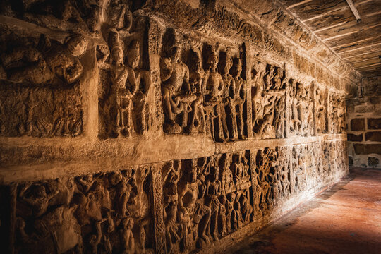 Thiru Parameswara Vinnagaram or Vaikunta Perumal Temple is a temple dedicated to Vishnu, located in Kanchipuram in the South Indian state of Tamil Nadu - One of the best archeological sites in India