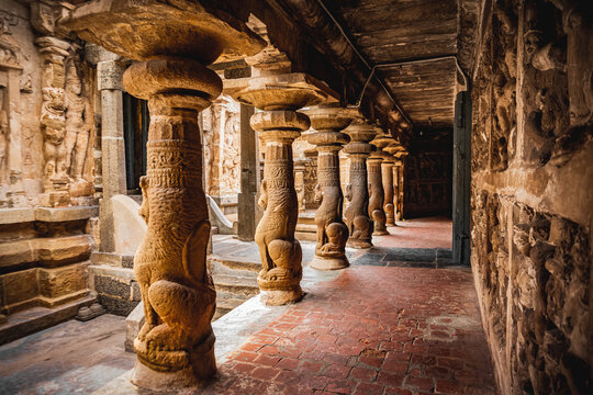 Thiru Parameswara Vinnagaram or Vaikunta Perumal Temple is a temple dedicated to Vishnu, located in Kanchipuram in the South Indian state of Tamil Nadu - One of the best archeological sites in India