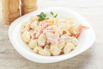 Pasta with salmon and cream cheese