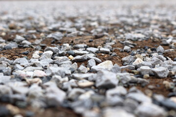 砂利を敷き詰めた公園の通路