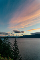 Fototapeta na wymiar dusk over the lake