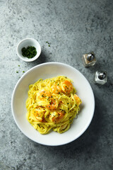 Pasta with shrimps and saffron sauce