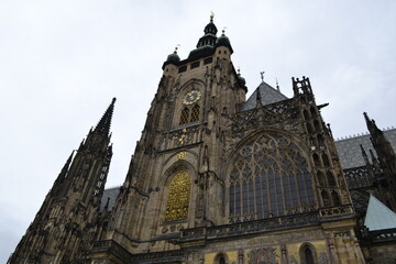 Fototapeta na wymiar Monumentalna fasada Katedry Św. Wita, Hradczany, Praga