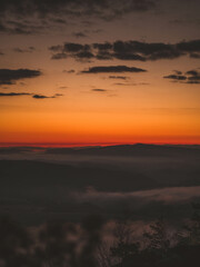 Fototapeta premium Sonnenaufgang mit Nebel in der Sächsischen Schweiz