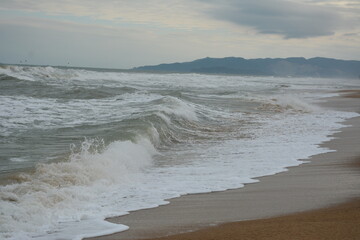 Fototapeta na wymiar Stormy waves crashing in the beach surf