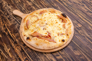 The pizza with fried egg is an opportunity to enjoy a delicious homemade pizza, being able to choose the flavors that you most wan