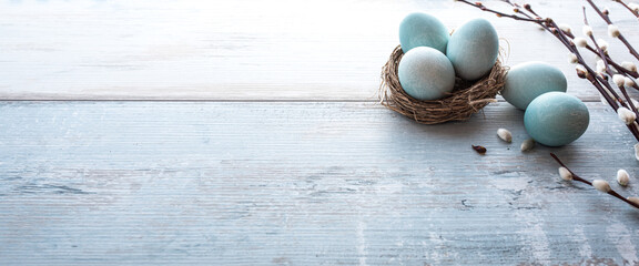 Easter eggs with spring branches on wood
Easter eggs with spring branches on bright vintage wood. Horizontal easter background with space for text. - obrazy, fototapety, plakaty