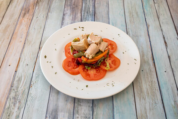 tuna belly and roasted peppers. A salad with few ingredients and full of flavor. easy recipe step by step