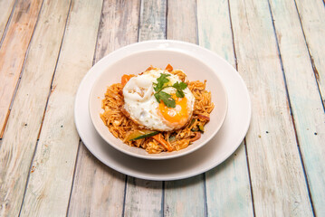 Teriyaki sauce has a viscous texture and a very peculiar sweet-spicy flavor. Although as we have pointed out, the flavor of the sauce can vary depending on the ingredients used and their quantities