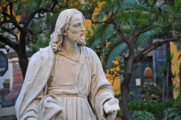 Napoli, Chiostro del Monastero di San Gregorio Armeno -  statua della Fontana 'Cristo e la...