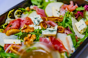 Salat with blue cheese