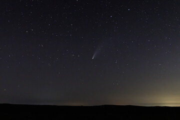 Obraz na płótnie Canvas ネオワイズ彗星